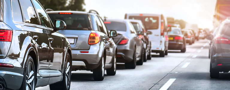 Autos auf der Autobahn – sie haben ProGarant als Gebrauchtwagengarantie Anbieter gewählt